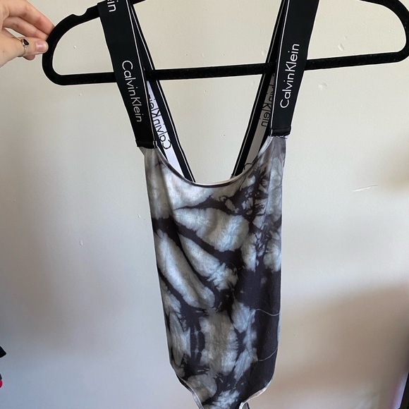 Calvin Klein bodysuit, cross back straps - Picture 3 of 4